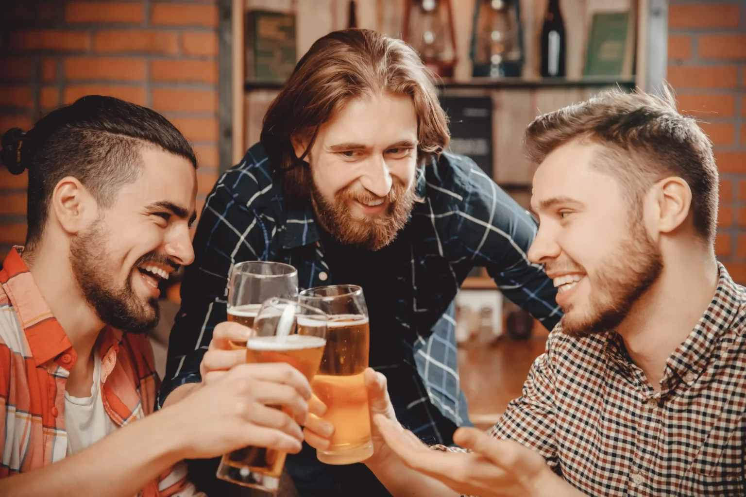 Pinte di birra in un pub di Dublino