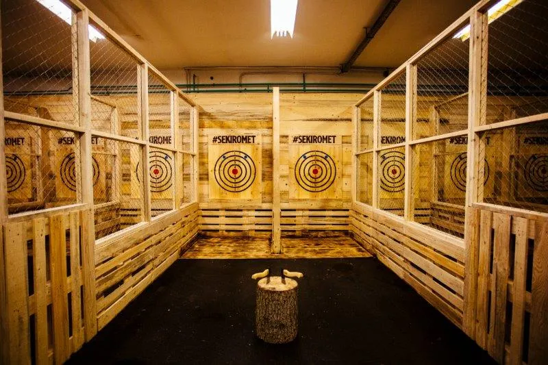 Axe hitting the target at an axe throwing game